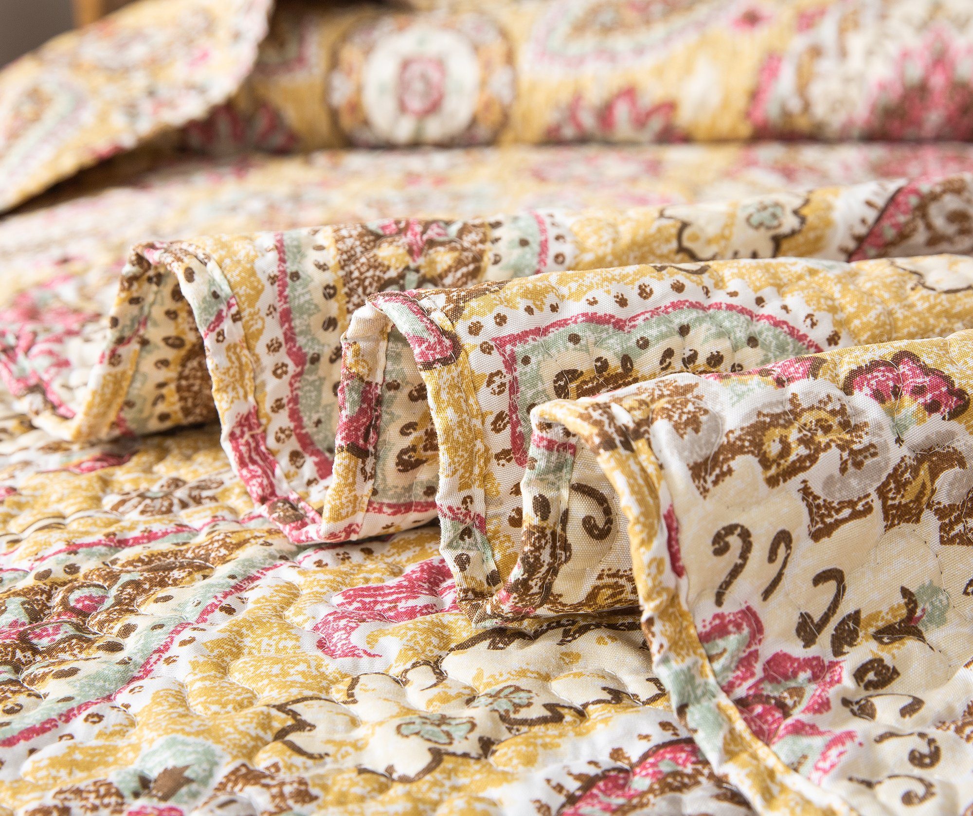 Tache Royal Medallion Floral Paisley Damask Yellow Pink Boho Chic Quilt Set (SD5357)